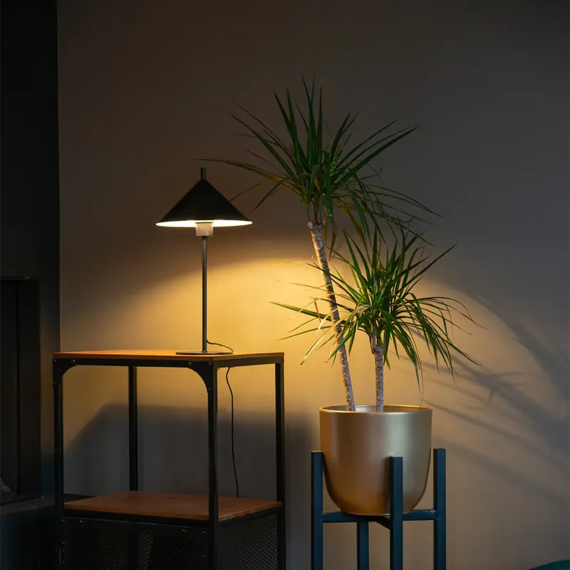 Outlet Design asztali lámpa fekete - Triangolo