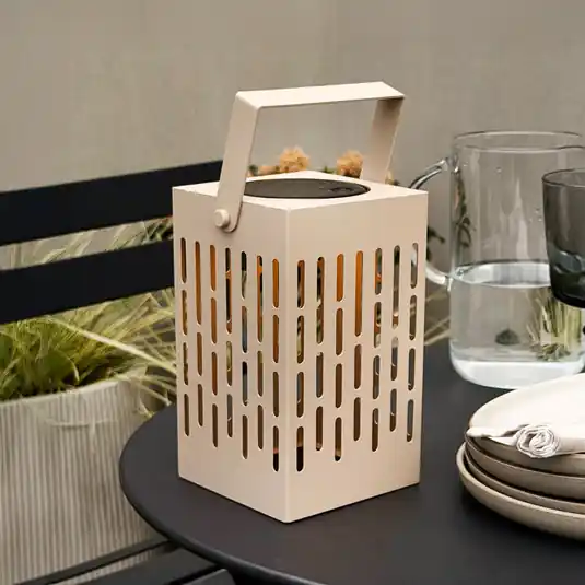 Legkelendőbb Dyberg Larsen Luma LED-es napelemes lámpa, bézs, 20 cm, IP44