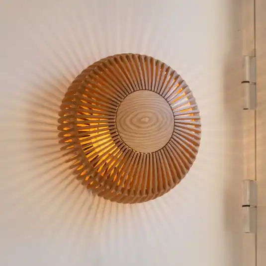 UMAGE Clava up fali lámpa Ø 49 cm fa fény Újdonság