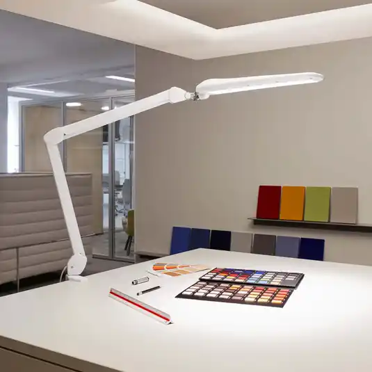 Bestseller LED asztali világítás MAULcraft, fehér, 52 cm, bilincses talp, dimmelhető