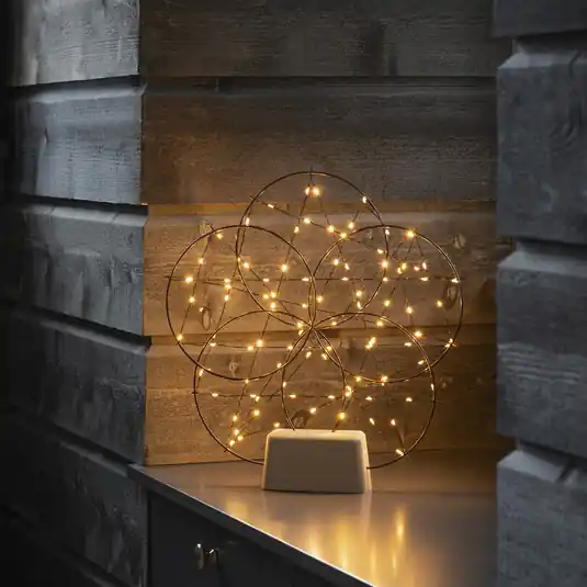 Akciós ár LED deco lámpa 5 kis gyűrű, fa talppal