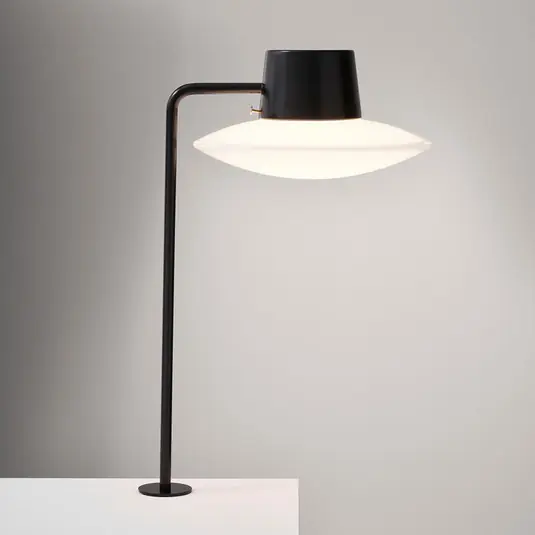 Louis Poulsen AJ Oxford asztali lámpa, opál 41 cm Ne maradj le