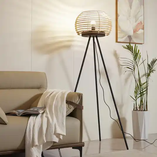 Biztonságos vásárlás Lindby állólámpa Ediz, fekete, fa, 159 cm magas, E27