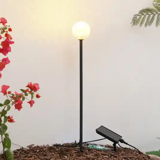 Lindby LED napelemes világítás Brindley, fekete, üveg, IP65 Exkluzív ajánlat