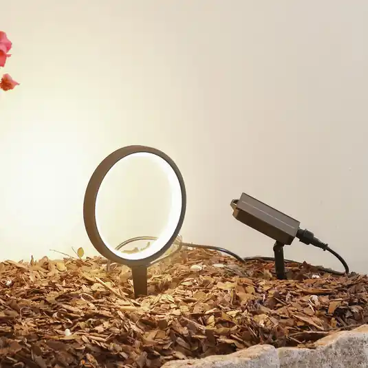 Lindby LED földi tüskés lámpa Syrene, 18 cm, fekete, alumínium Korlátozott ajánlat