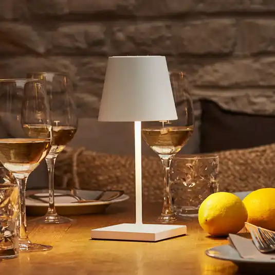 Nuindie mini LED-es újratölthető asztali lámpa, USB-C, fehér, IP54, dimmelhető Outlet