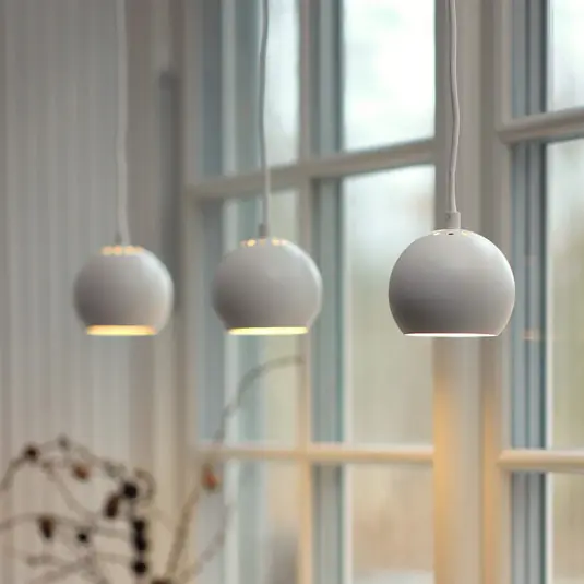 FRANDSEN lógó világítás Ball, matt fehér, Ø 12 cm Outlet