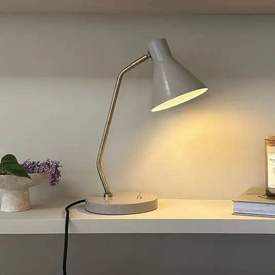Dyberg Larsen Sleep asztali lámpa, barna, magasság 43,3 cm, acél Korlátozott ajánlat