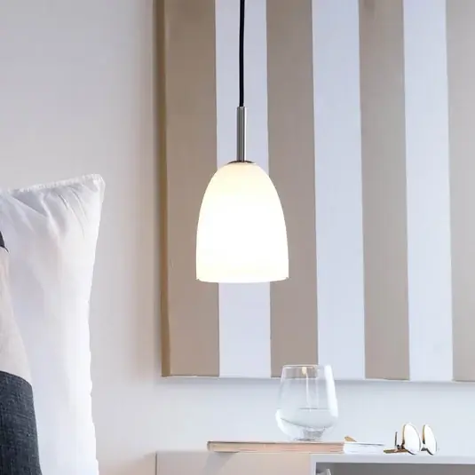 Dyberg Larsen függőlámpa Jazz opál/acél, Ø 12 cm, üveg Expressz szállítás