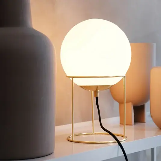 Dyberg Larsen asztali lámpa Madrid, opál/réz színű, 34 cm Vásárlói kedvenc