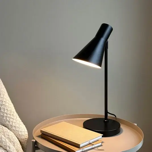 Dyberg Larsen asztali lámpa DL12, fekete, magasság 44,5 cm, fém Árengedmény